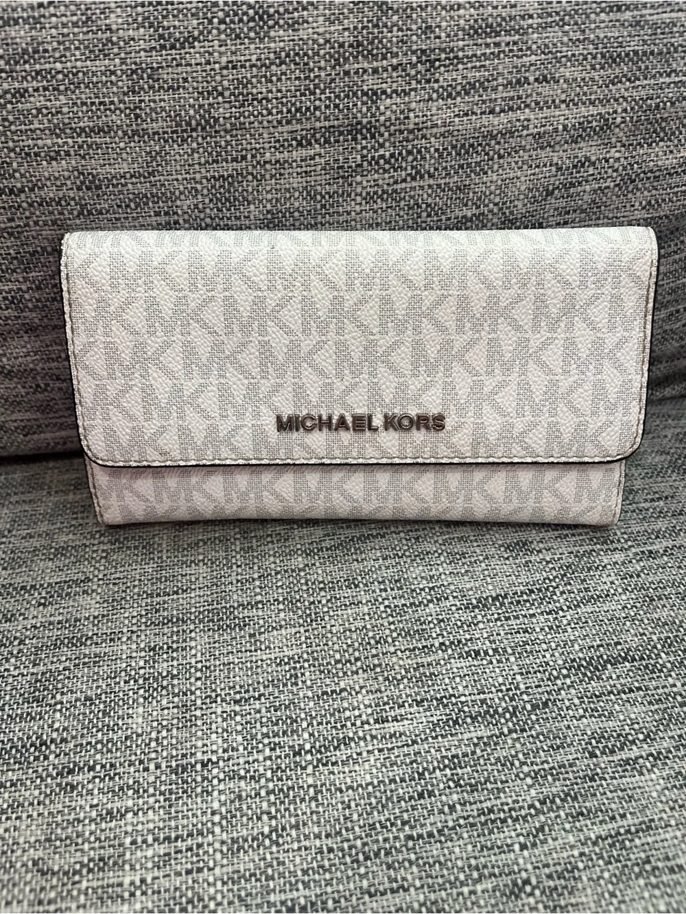 MICHAEL KORS Signature Continental Wallet in Light Beige